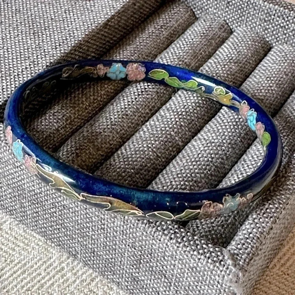 Vintage Cloisonné Navy Blue Bangle Bracelet Pastel Blue, Pink, Green & Gold - Picture 3 of 9